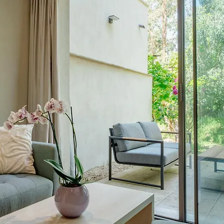 Отель Domaine De La Peyrine Carignan-de-Bordeaux
